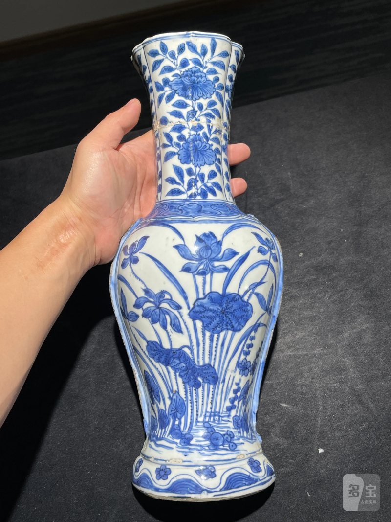 明万历 青花花卉纹大壁瓶 - 图2